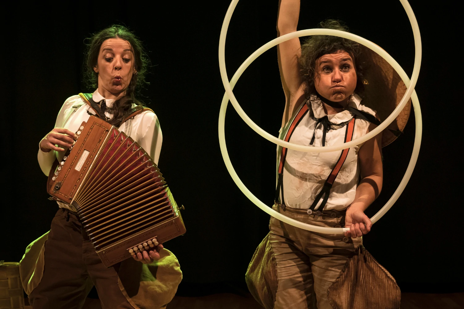 obras-de-teatro-expedicion-las-nadies-circo-teatro-hipnotica